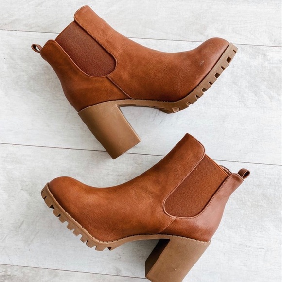 5⭐️ /HOWLER/ Tank Chunky Heel Lug Boot - Picture 2 of 11